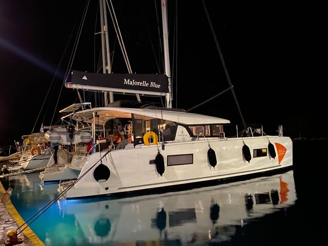 Lagoon 42 - 4 + 2 cab. Majorelle Bleu